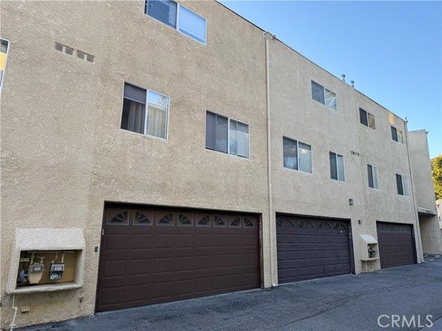 9702 Via Roma, Burbank, CA 91504