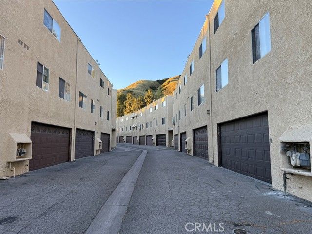 9702 Via Roma, Burbank, CA 91504