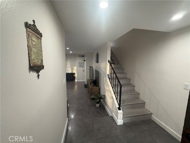 9702 Via Roma, Burbank, CA 91504