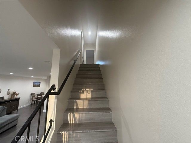 9702 Via Roma, Burbank, CA 91504