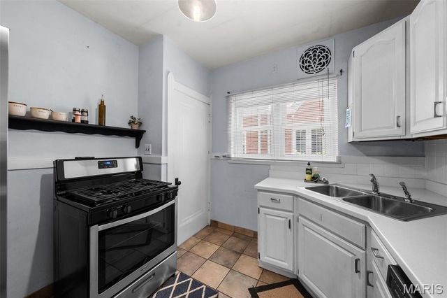 8777 Bridgeport Avenue, Brentwood, MO 63144
