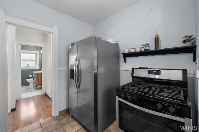8777 Bridgeport Avenue, Brentwood, MO 63144