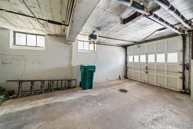 8777 Bridgeport Avenue, Brentwood, MO 63144