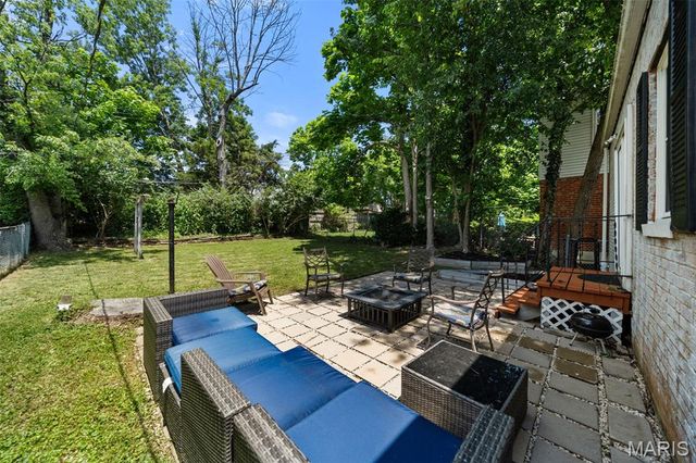 8777 Bridgeport Avenue, Brentwood, MO 63144