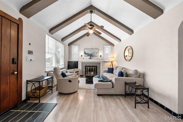 8777 Bridgeport Avenue, Brentwood, MO 63144