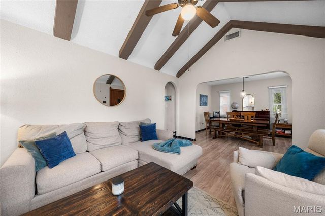 8777 Bridgeport Avenue, Brentwood, MO 63144
