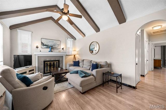 8777 Bridgeport Avenue, Brentwood, MO 63144