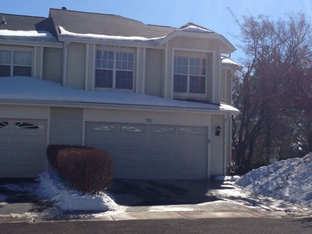 701 Sturnbridge Lane 701, Schaumburg, IL 60173