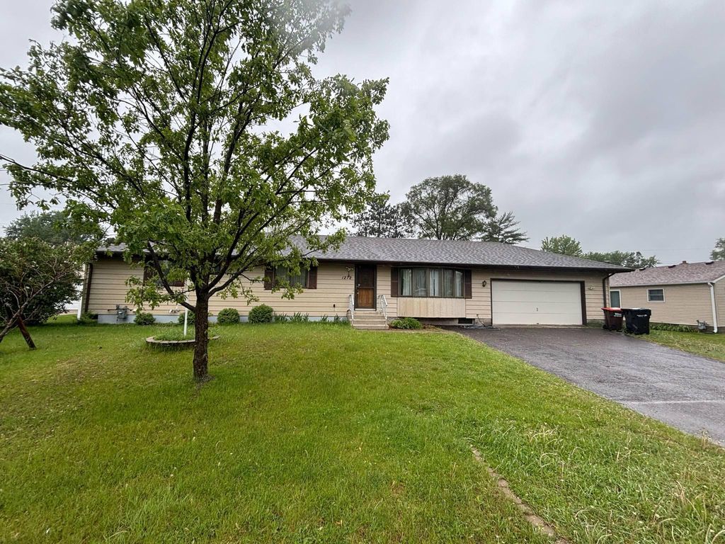 1272 Burke Avenue E, Maplewood, MN 55109
