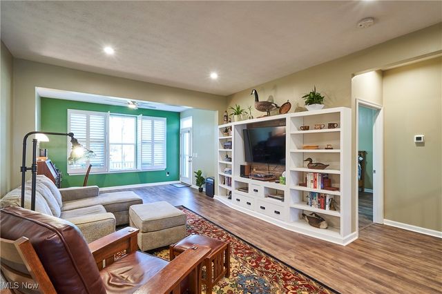 3164 Old Mill Drive, Cuyahoga Falls, OH 44223