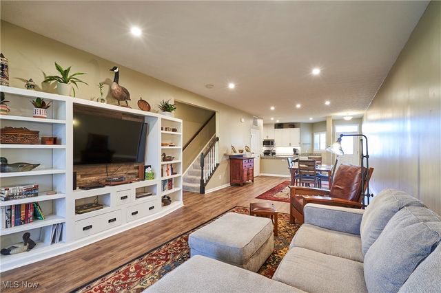 3164 Old Mill Drive, Cuyahoga Falls, OH 44223