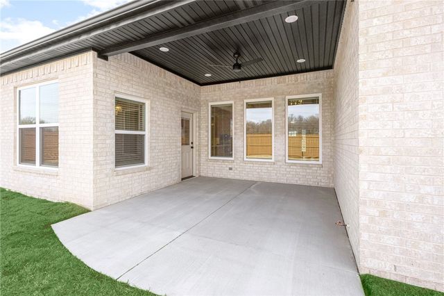 400 Bronco Street, Centerton, AR 72719