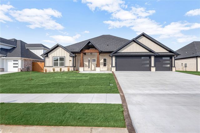 400 Bronco Street, Centerton, AR 72719