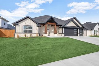 400 Bronco Street, Centerton, AR 72719