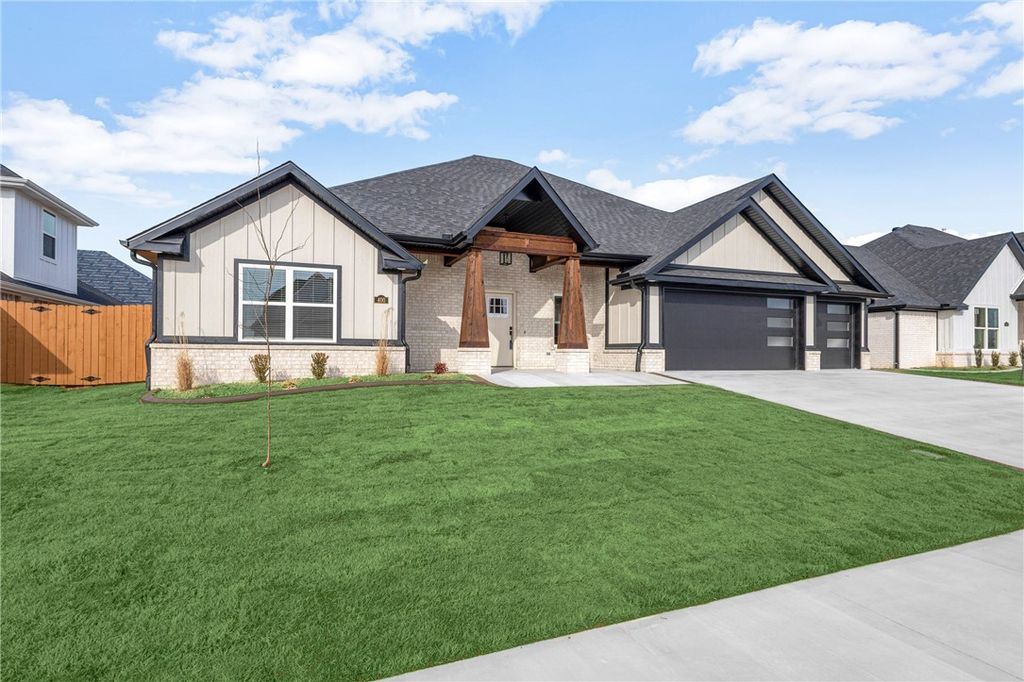 400 Bronco Street, Centerton, AR 72719