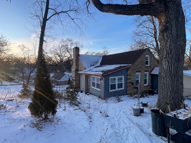 3323 Charles Court, Island Lake, IL 60042