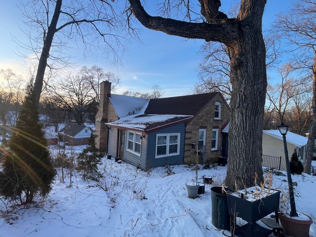 3323 Charles Court, Island Lake, IL 60042