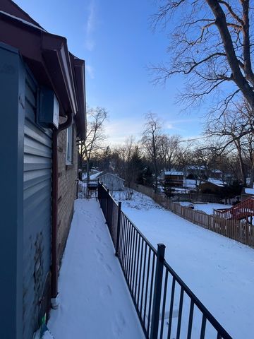 3323 Charles Court, Island Lake, IL 60042