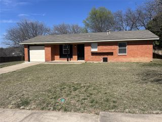 6406 Waynewood Court, Fort Worth, TX 76135