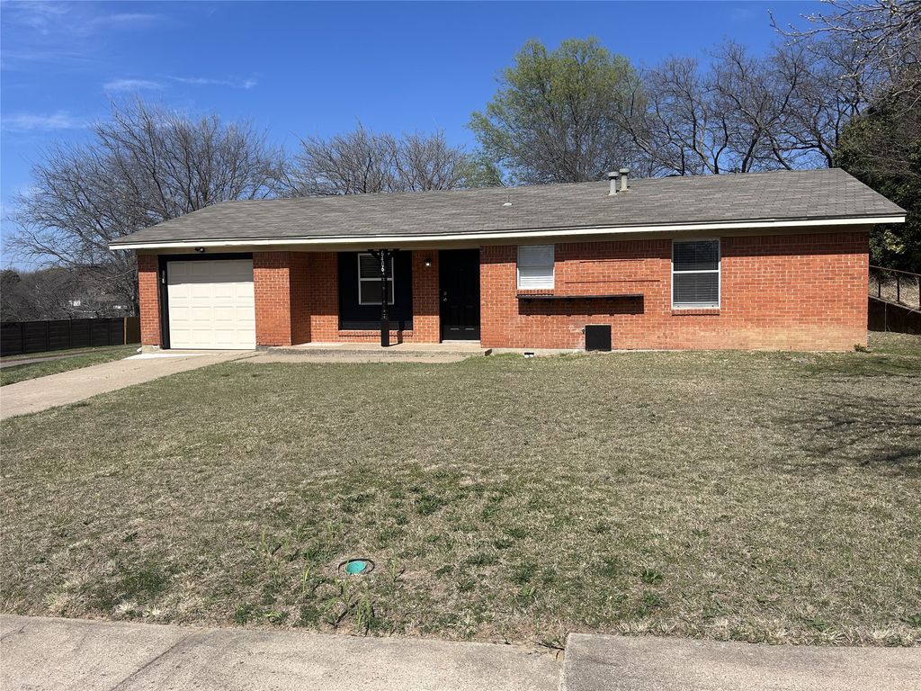 6406 Waynewood Court, Fort Worth, TX 76135