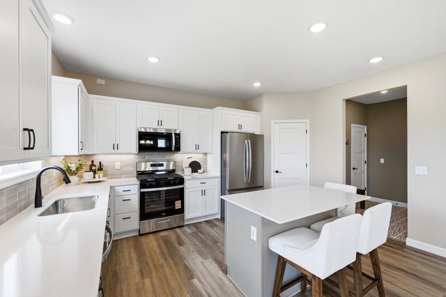1737 Bobcat Way, New Richmond, WI 54017