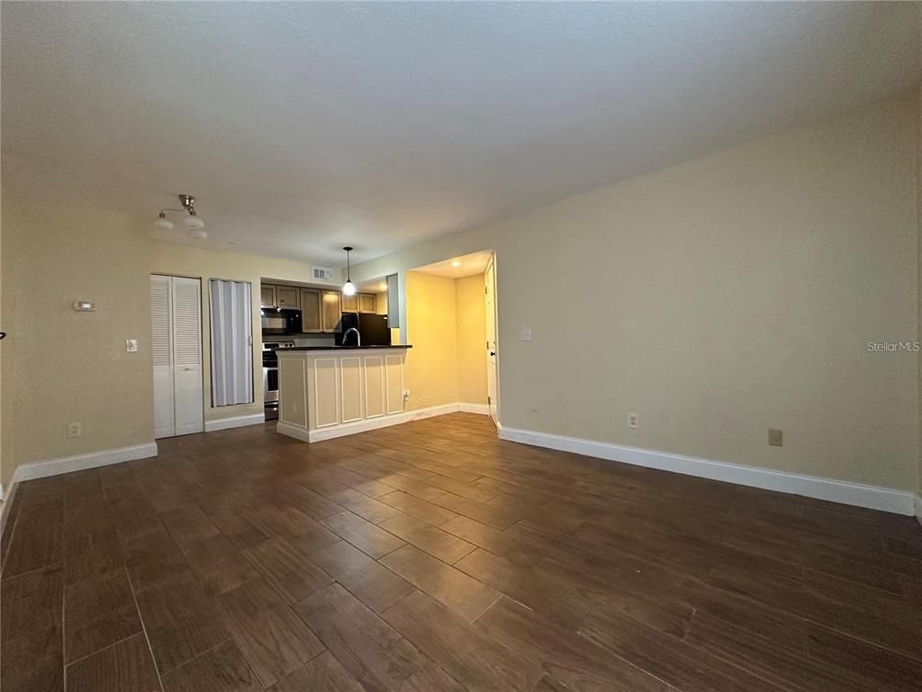 Image 10 of property listing at 5108 CONROY ROAD 1713, Orlando, FL 32811