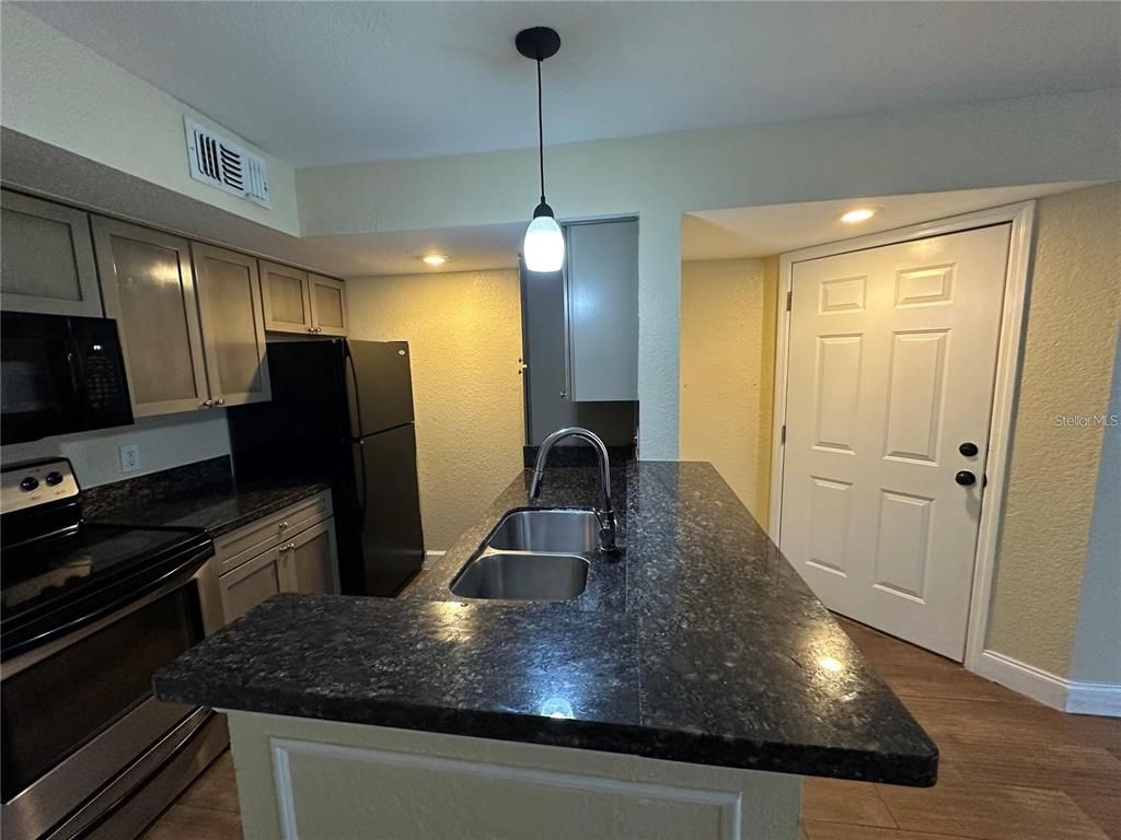 Image 11 of property listing at 5108 CONROY ROAD 1713, Orlando, FL 32811