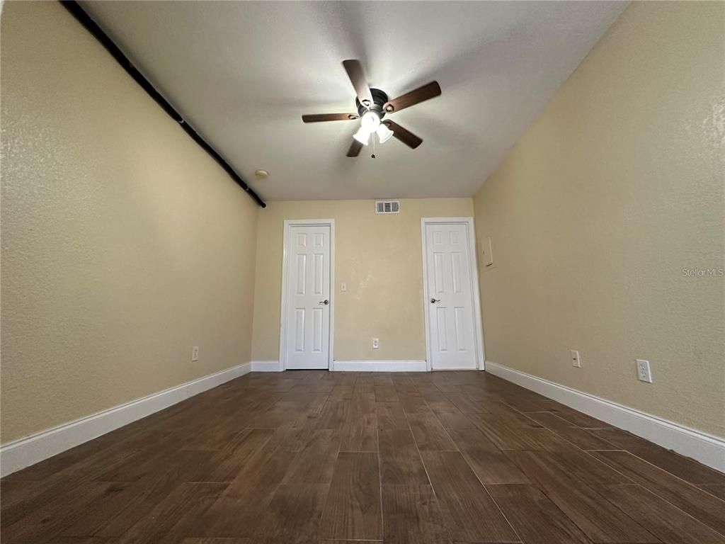 Image 12 of property listing at 5108 CONROY ROAD 1713, Orlando, FL 32811