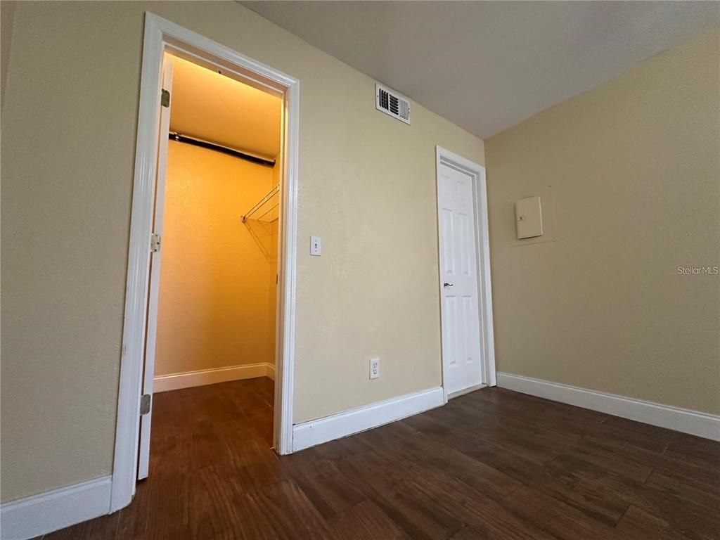 Image 14 of property listing at 5108 CONROY ROAD 1713, Orlando, FL 32811
