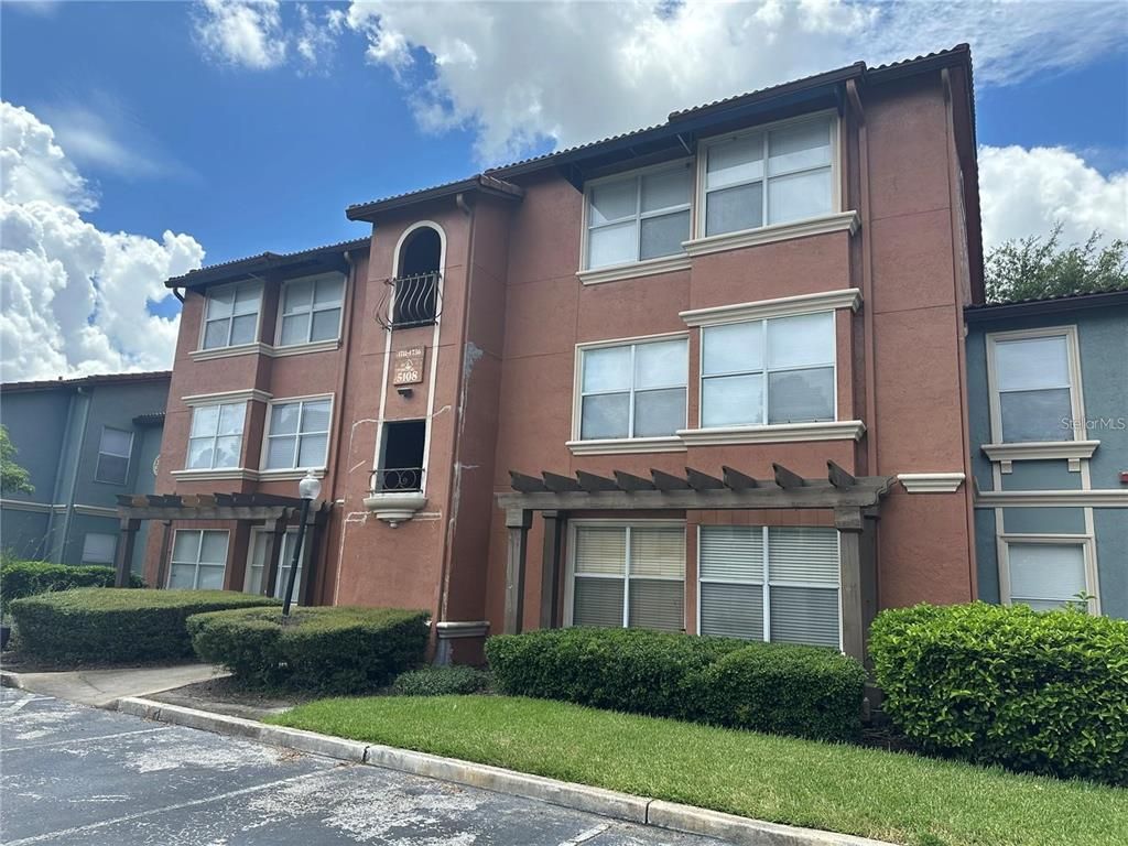 Image 2 of property listing at 5108 CONROY ROAD 1713, Orlando, FL 32811