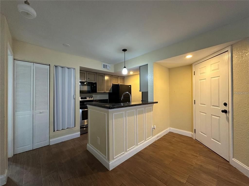 Image 4 of property listing at 5108 CONROY ROAD 1713, Orlando, FL 32811