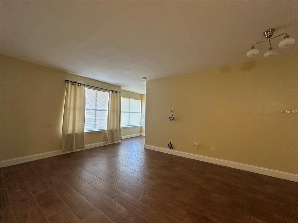Image 8 of property listing at 5108 CONROY ROAD 1713, Orlando, FL 32811