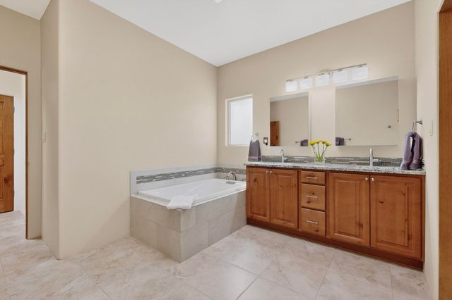 117 Doolittle Road, Corrales, NM 87048