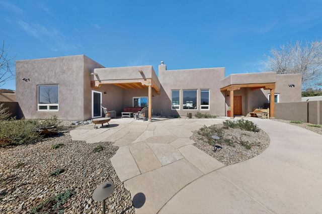 117 Doolittle Road, Corrales, NM 87048