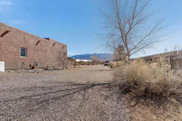 117 Doolittle Road, Corrales, NM 87048