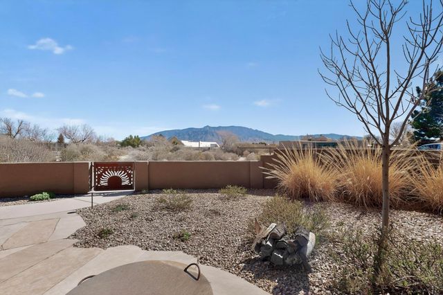 117 Doolittle Road, Corrales, NM 87048