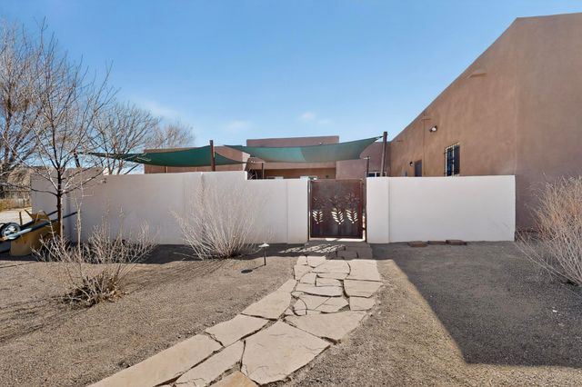 117 Doolittle Road, Corrales, NM 87048