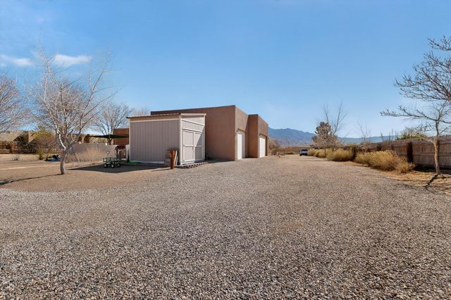 117 Doolittle Road, Corrales, NM 87048