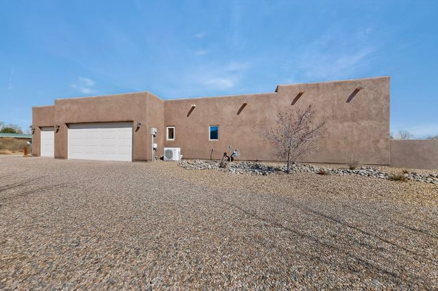 117 Doolittle Road, Corrales, NM 87048