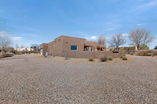 117 Doolittle Road, Corrales, NM 87048
