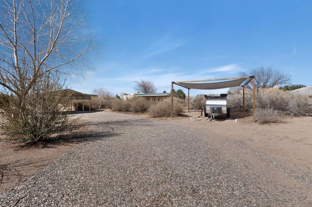 117 Doolittle Road, Corrales, NM 87048