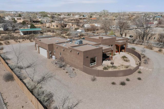 117 Doolittle Road, Corrales, NM 87048