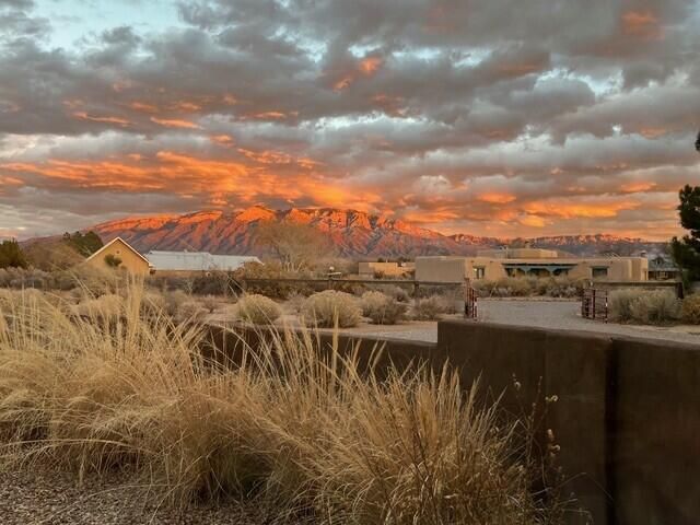 117 Doolittle Road, Corrales, NM 87048