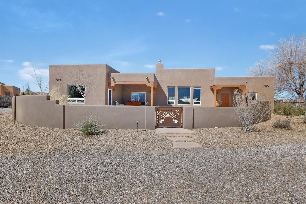 117 Doolittle Road, Corrales, NM 87048