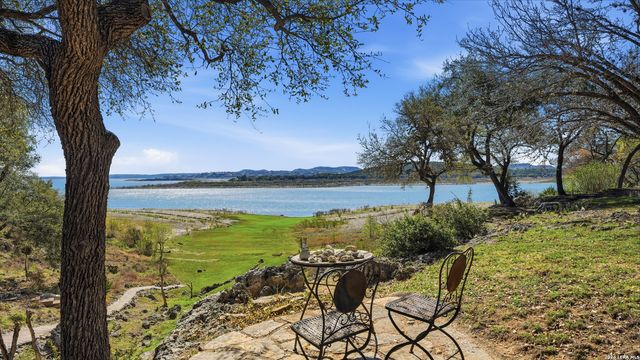 956 Lakebreeze Dr, Canyon Lake, TX 78133