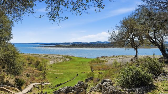 956 Lakebreeze Dr, Canyon Lake, TX 78133