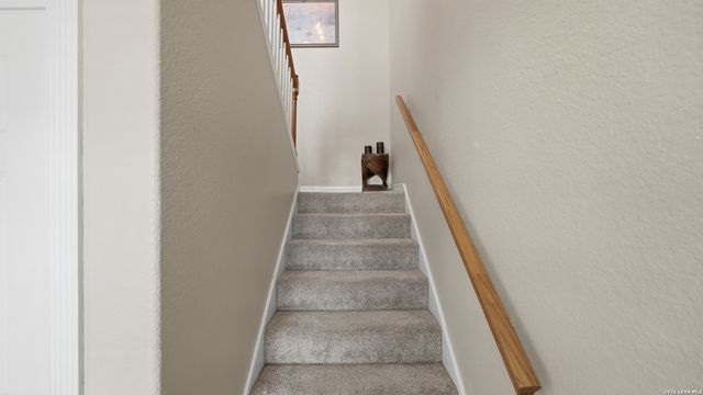 956 Lakebreeze Dr, Canyon Lake, TX 78133