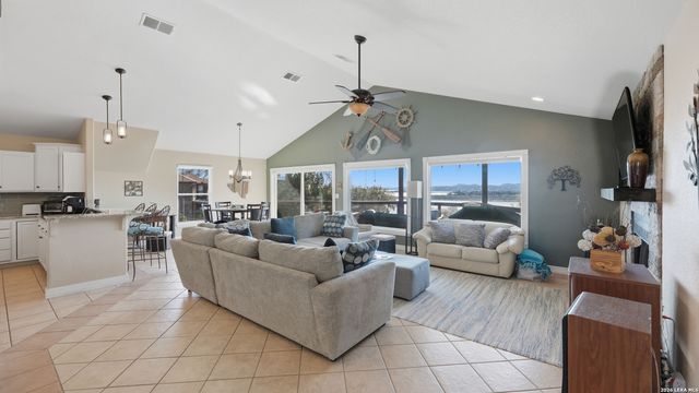 956 Lakebreeze Dr, Canyon Lake, TX 78133