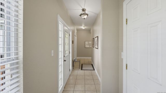 956 Lakebreeze Dr, Canyon Lake, TX 78133