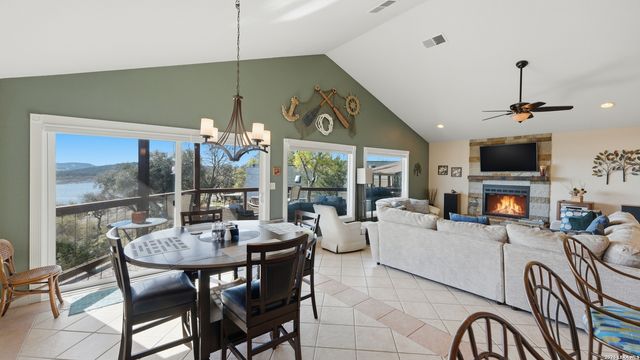 956 Lakebreeze Dr, Canyon Lake, TX 78133